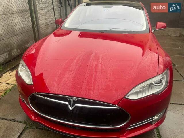 Красный Тесла Модель С, объемом двигателя 0 л и пробегом 186 тыс. км за 11500 $, фото 1 на Automoto.ua