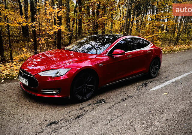 Красный Тесла Модель С, объемом двигателя 0 л и пробегом 150 тыс. км за 11862 $, фото 1 на Automoto.ua