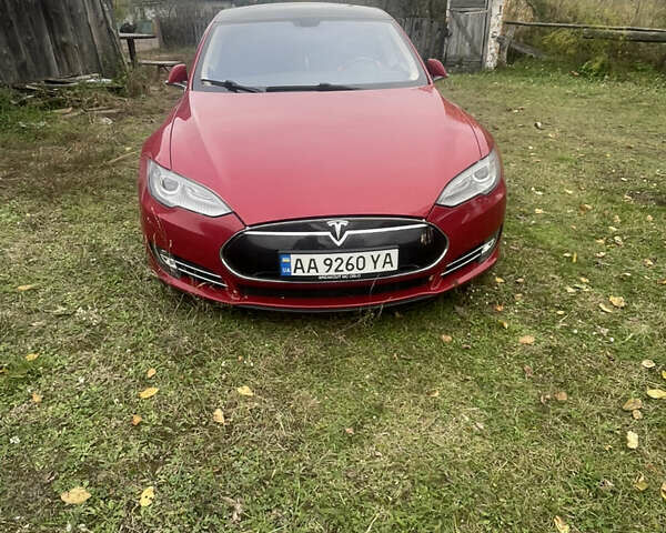 Красный Тесла Модель С, объемом двигателя 0 л и пробегом 140 тыс. км за 15000 $, фото 1 на Automoto.ua