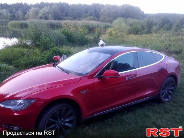 Красный Тесла Модель С, объемом двигателя 0 л и пробегом 225 тыс. км за 14600 $, фото 1 на Automoto.ua