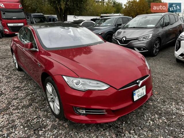 Красный Тесла Модель С, объемом двигателя 0 л и пробегом 88 тыс. км за 15900 $, фото 1 на Automoto.ua
