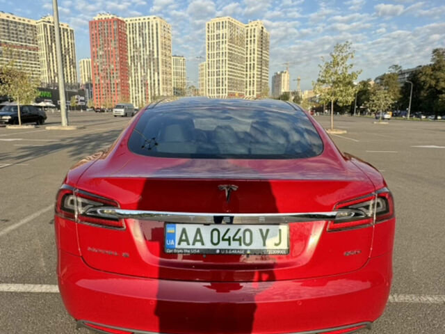 Красный Тесла Модель С, объемом двигателя 0 л и пробегом 195 тыс. км за 14700 $, фото 1 на Automoto.ua