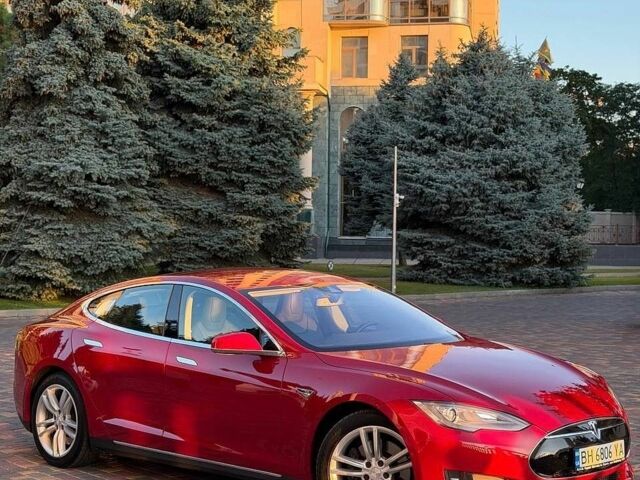 Красный Тесла Модель С, объемом двигателя 0 л и пробегом 108 тыс. км за 18490 $, фото 1 на Automoto.ua