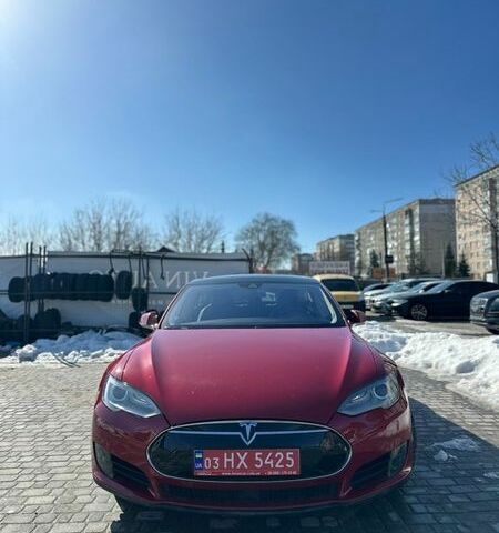 Красный Тесла Модель С, объемом двигателя 0 л и пробегом 299 тыс. км за 12490 $, фото 1 на Automoto.ua
