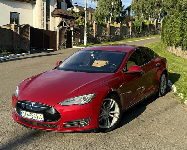Красный Тесла Модель С, объемом двигателя 0 л и пробегом 110 тыс. км за 15000 $, фото 1 на Automoto.ua