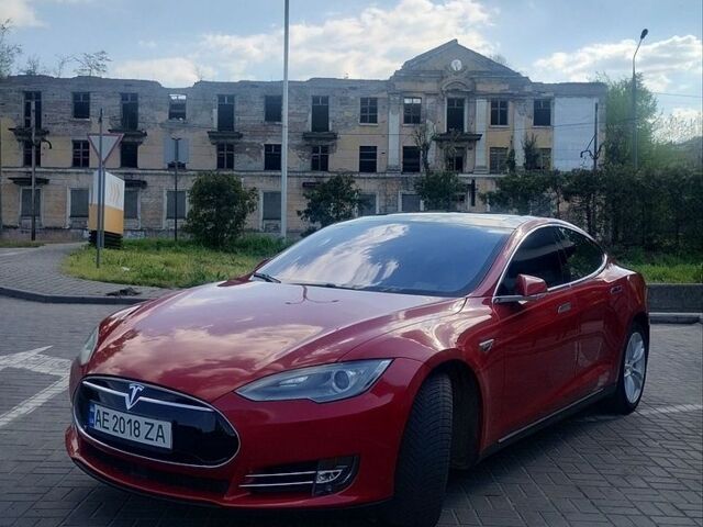 Красный Тесла Модель С, объемом двигателя 0 л и пробегом 165 тыс. км за 14000 $, фото 1 на Automoto.ua