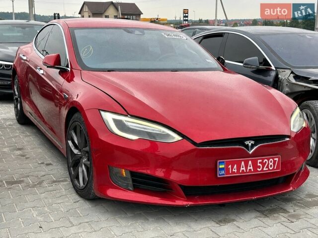Красный Тесла Модель С, объемом двигателя 0 л и пробегом 117 тыс. км за 12700 $, фото 1 на Automoto.ua