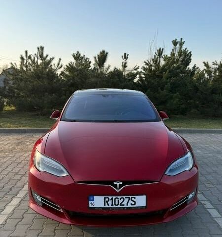 Красный Тесла Модель С, объемом двигателя 0 л и пробегом 143 тыс. км за 16499 $, фото 1 на Automoto.ua