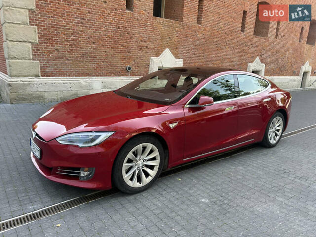 Красный Тесла Модель С, объемом двигателя 0 л и пробегом 145 тыс. км за 18000 $, фото 1 на Automoto.ua