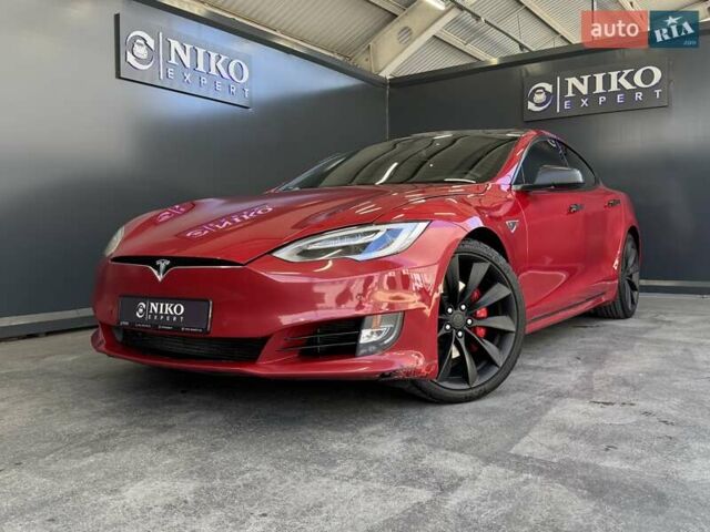 Красный Тесла Модель С, объемом двигателя 0 л и пробегом 234 тыс. км за 16300 $, фото 1 на Automoto.ua