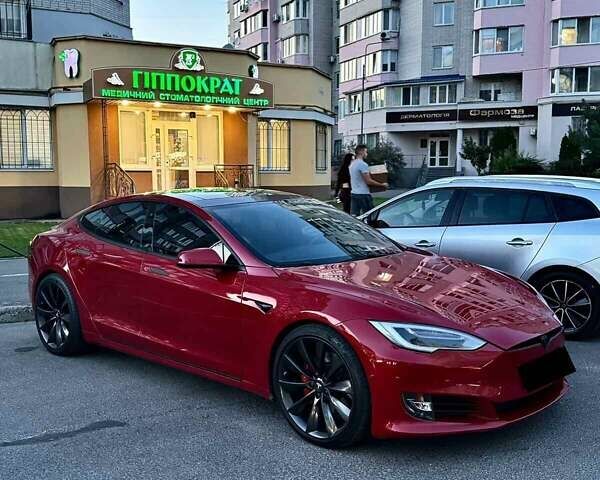 Красный Тесла Модель С, объемом двигателя 0 л и пробегом 153 тыс. км за 29990 $, фото 1 на Automoto.ua