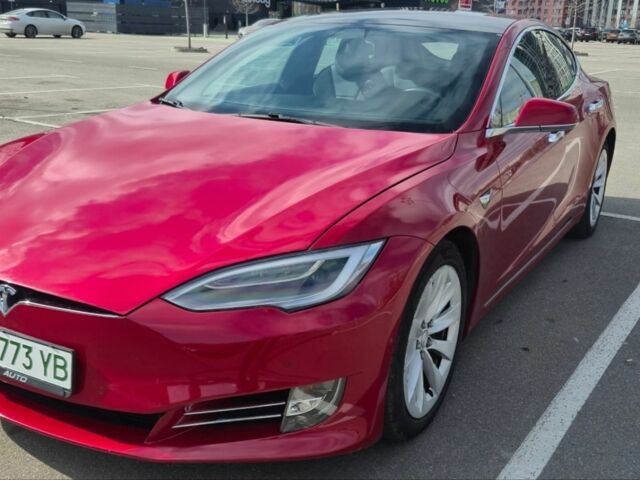 Красный Тесла Модель С, объемом двигателя 0 л и пробегом 108 тыс. км за 26999 $, фото 1 на Automoto.ua