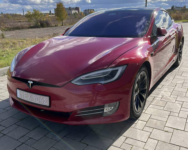 Красный Тесла Модель С, объемом двигателя 0 л и пробегом 134 тыс. км за 20000 $, фото 1 на Automoto.ua