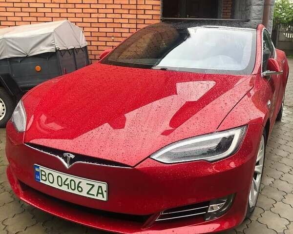 Красный Тесла Модель С, объемом двигателя 0 л и пробегом 130 тыс. км за 28999 $, фото 1 на Automoto.ua