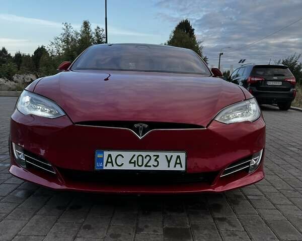 Красный Тесла Модель С, объемом двигателя 0 л и пробегом 100 тыс. км за 30000 $, фото 1 на Automoto.ua
