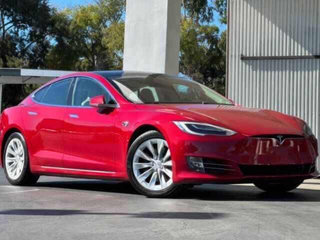 Червоний Тесла Модель С, об'ємом двигуна 0 л та пробігом 34 тис. км за 9000 $, фото 1 на Automoto.ua