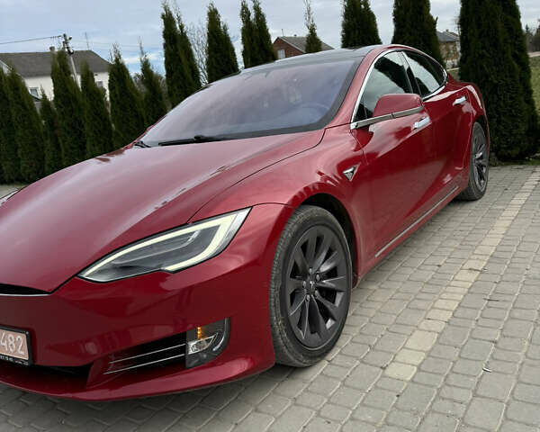 Красный Тесла Модель С, объемом двигателя 0 л и пробегом 114 тыс. км за 21500 $, фото 1 на Automoto.ua