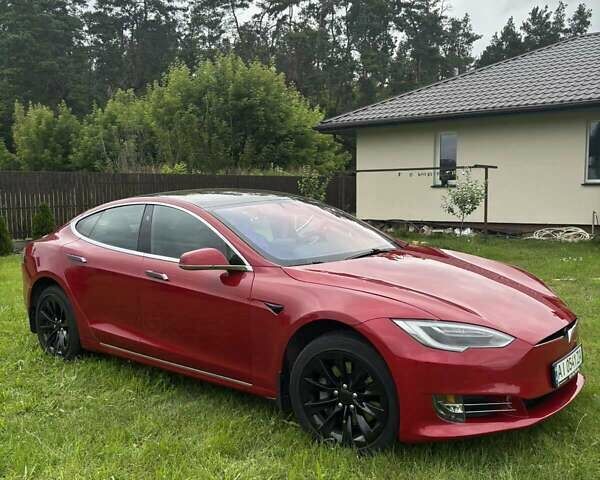 Красный Тесла Модель С, объемом двигателя 0 л и пробегом 131 тыс. км за 24500 $, фото 1 на Automoto.ua