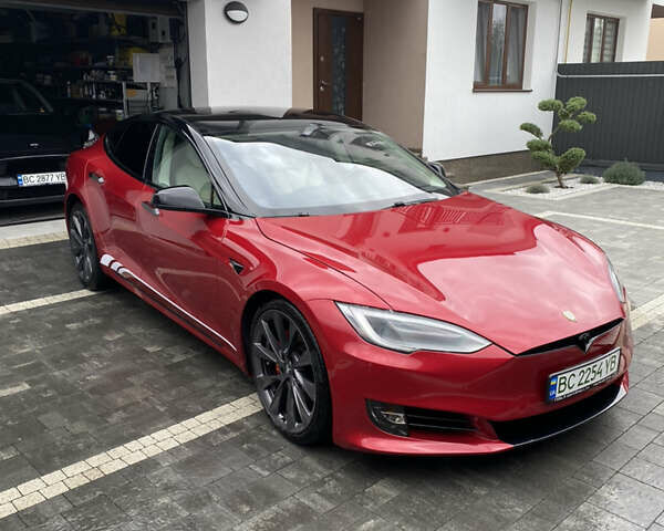 Красный Тесла Модель С, объемом двигателя 0 л и пробегом 85 тыс. км за 36500 $, фото 1 на Automoto.ua