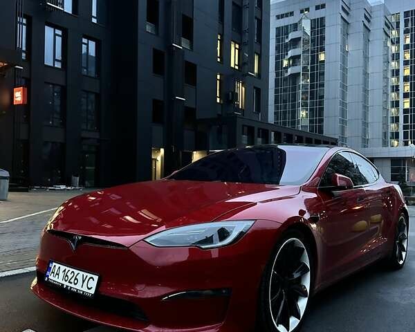 Красный Тесла Модель С, объемом двигателя 0 л и пробегом 60 тыс. км за 44000 $, фото 1 на Automoto.ua