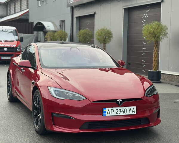 Красный Тесла Модель С, объемом двигателя 0 л и пробегом 55 тыс. км за 51000 $, фото 1 на Automoto.ua