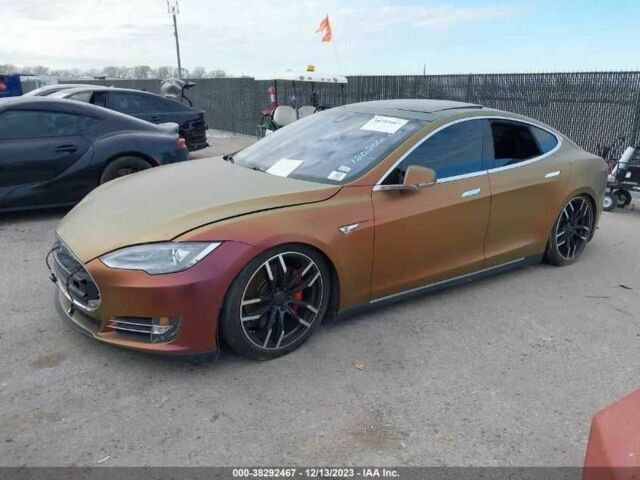 Тесла Модель С, объемом двигателя 1 л и пробегом 43 тыс. км за 4900 $, фото 1 на Automoto.ua