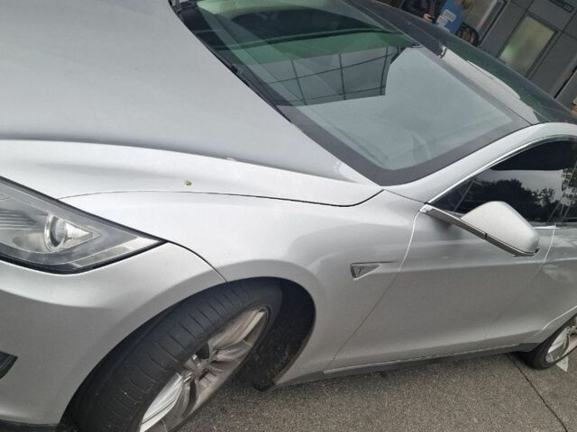 Серый Тесла Модель С, объемом двигателя 0 л и пробегом 170 тыс. км за 6000 $, фото 1 на Automoto.ua