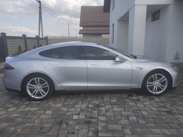 Сірий Тесла Модель С, об'ємом двигуна 0 л та пробігом 185 тис. км за 12700 $, фото 1 на Automoto.ua