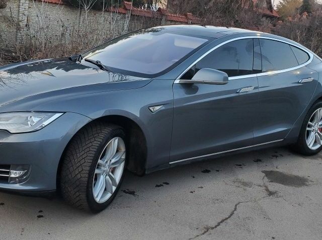 Сірий Тесла Модель С, об'ємом двигуна 0 л та пробігом 108 тис. км за 15015 $, фото 1 на Automoto.ua
