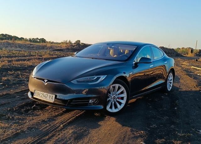 Серый Тесла Модель С, объемом двигателя 0 л и пробегом 212 тыс. км за 13800 $, фото 1 на Automoto.ua