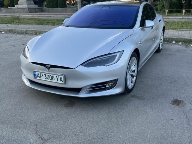 Серый Тесла Модель С, объемом двигателя 0 л и пробегом 96 тыс. км за 25000 $, фото 1 на Automoto.ua