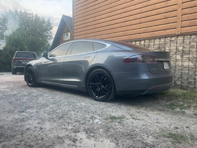 Серый Тесла Модель С, объемом двигателя 0 л и пробегом 200 тыс. км за 11500 $, фото 1 на Automoto.ua