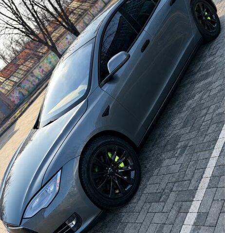 Серый Тесла Модель С, объемом двигателя 0 л и пробегом 267 тыс. км за 13998 $, фото 1 на Automoto.ua