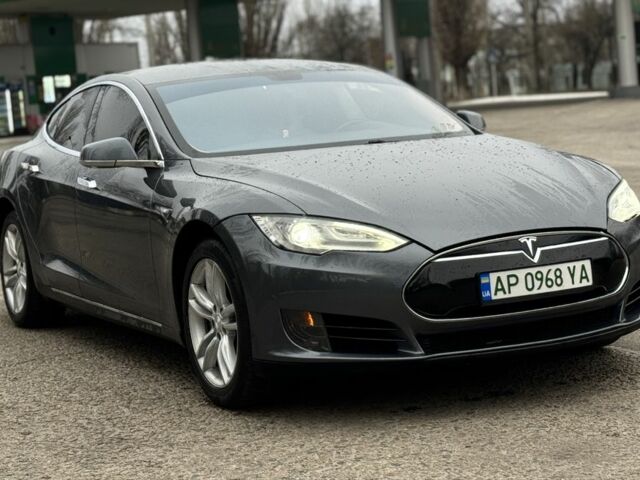 Серый Тесла Модель С, объемом двигателя 0 л и пробегом 232 тыс. км за 10700 $, фото 1 на Automoto.ua