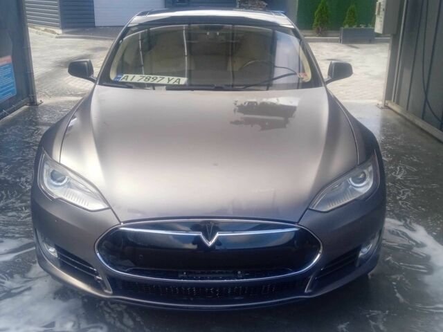 Серый Тесла Модель С, объемом двигателя 0 л и пробегом 171 тыс. км за 12000 $, фото 1 на Automoto.ua