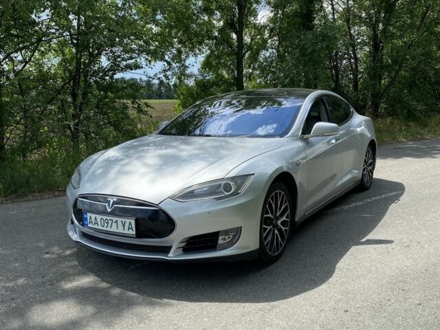 Серый Тесла Модель С, объемом двигателя 8.5 л и пробегом 175 тыс. км за 13000 $, фото 1 на Automoto.ua