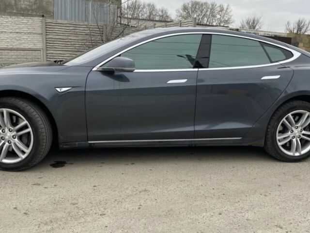 Серый Тесла Модель С, объемом двигателя 0 л и пробегом 170 тыс. км за 18000 $, фото 1 на Automoto.ua