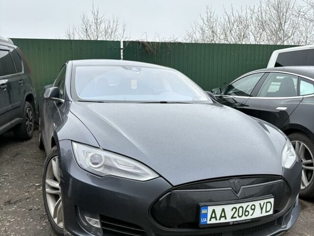 Серый Тесла Модель С, объемом двигателя 0 л и пробегом 236 тыс. км за 356 $, фото 1 на Automoto.ua