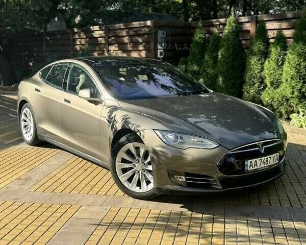 Сірий Тесла Модель С, об'ємом двигуна 0 л та пробігом 146 тис. км за 241 $, фото 1 на Automoto.ua