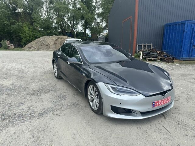 Серый Тесла Модель С, объемом двигателя 0 л и пробегом 180 тыс. км за 15500 $, фото 1 на Automoto.ua