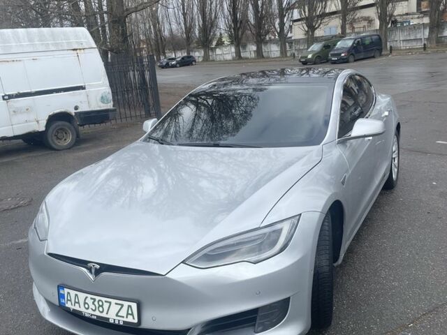 Серый Тесла Модель С, объемом двигателя 0 л и пробегом 200 тыс. км за 13500 $, фото 1 на Automoto.ua