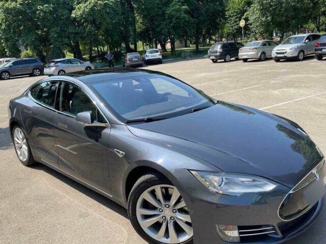 Серый Тесла Модель С, объемом двигателя 0 л и пробегом 63 тыс. км за 13800 $, фото 1 на Automoto.ua