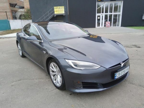 Серый Тесла Модель С, объемом двигателя 0 л и пробегом 65 тыс. км за 17000 $, фото 1 на Automoto.ua