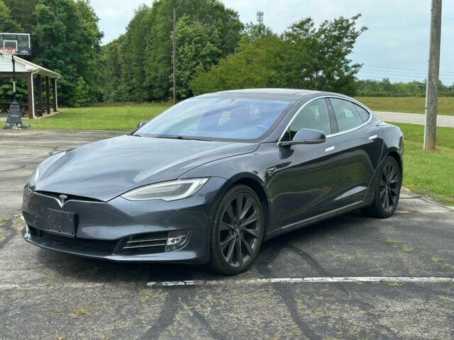 Серый Тесла Модель С, объемом двигателя 0 л и пробегом 100 тыс. км за 11000 $, фото 1 на Automoto.ua