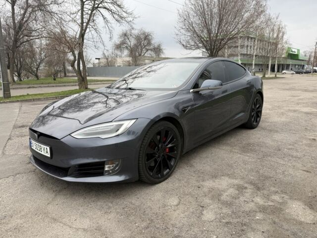 Серый Тесла Модель С, объемом двигателя 0 л и пробегом 106 тыс. км за 35500 $, фото 1 на Automoto.ua