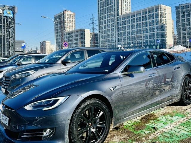 Серый Тесла Модель С, объемом двигателя 0 л и пробегом 52 тыс. км за 27999 $, фото 1 на Automoto.ua