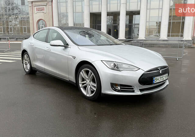 Серый Тесла Модель С, объемом двигателя 0 л и пробегом 96 тыс. км за 11500 $, фото 1 на Automoto.ua