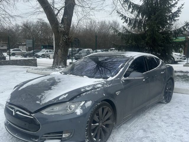 Серый Тесла Модель С, объемом двигателя 0 л и пробегом 170 тыс. км за 12000 $, фото 1 на Automoto.ua