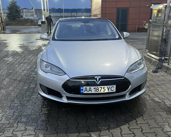 Серый Тесла Модель С, объемом двигателя 0 л и пробегом 298 тыс. км за 15100 $, фото 1 на Automoto.ua
