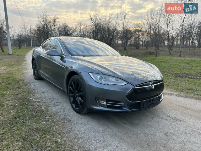Серый Тесла Модель С, объемом двигателя 0 л и пробегом 198 тыс. км за 13700 $, фото 1 на Automoto.ua
